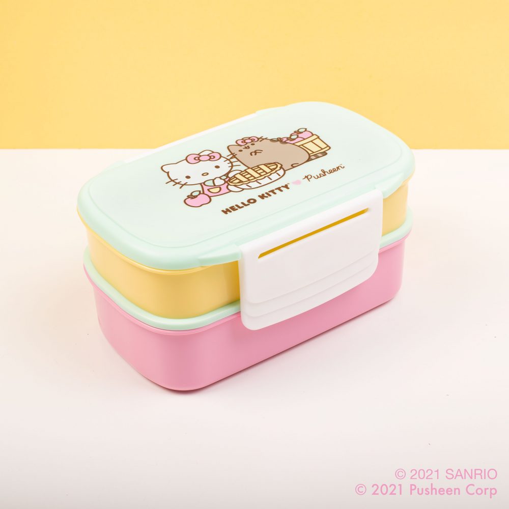 https://www.pastel-palace.com/wp-content/uploads/2021/11/4331_Hello-Kitty-Pusheen-Bento-Box-Lifestyle-2-scaled.jpg
